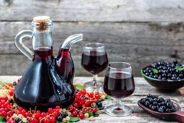 Вино з листя смородини в домашніх умовах: рецепт приготування