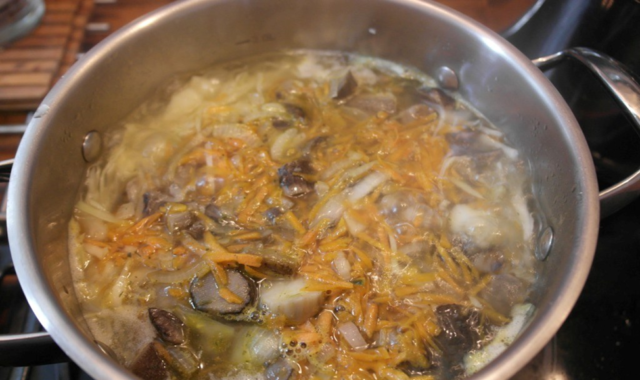 Груздянка: рецепти з солоних груздів з картоплею, на мясному бульйоні, фото