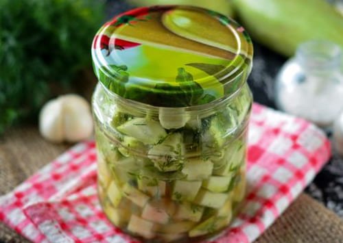 Смачні рецепти салатів з кабачків на зиму з овочами, зеленню та спеціями