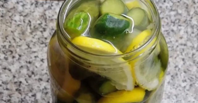 Огірки з лимоном на зиму в літрових банках: покрокові рецепти, відгуки