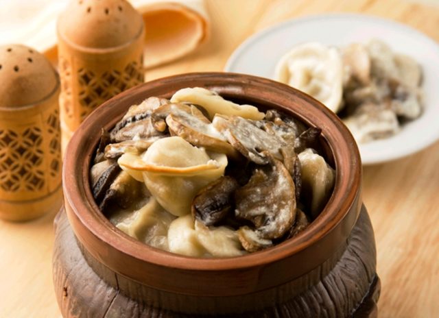 Пельмені з груздями: покрокові рецепти з солоними і свіжими грибами, фото