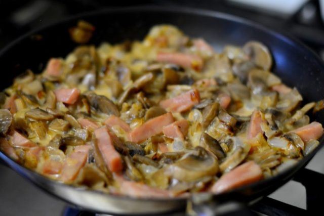 Жульєн з опеньків: рецепти з фото покроково, як приготувати з куркою, з заморожених, свіжих грибів