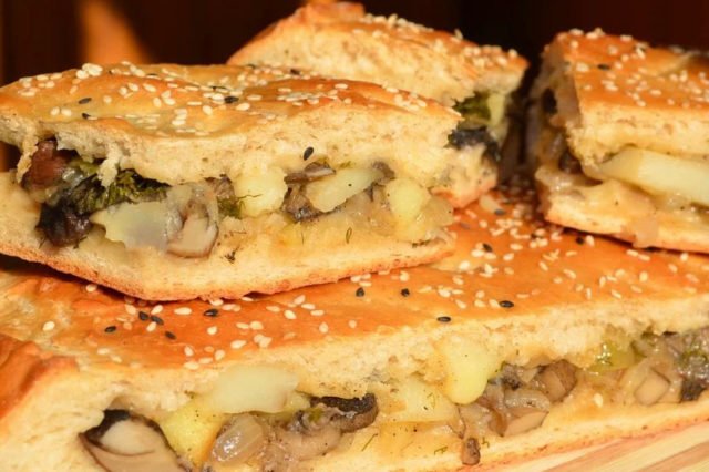 Пиріг з опеньками: рецепти з фото, з маринованими грибами, з картоплею, заливний, в мультиварці