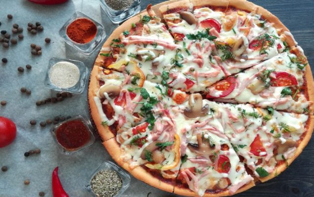 Піца з рижиками: рецепти приготування з фото