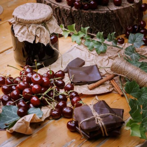 Варення «Вишня в шоколаді» на зиму: смачні покрокові рецепти з фото, з коньяком, какао, відгуки