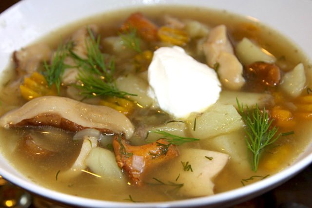 Суп з рижиків: солоних, заморожених, свіжих, сушених