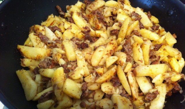 Гриби, смажені з картоплею: на сковороді в духовці, рецепти приготування