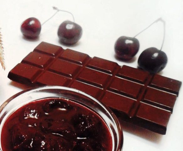 Варення «Вишня в шоколаді» на зиму: смачні покрокові рецепти з фото, з коньяком, какао, відгуки