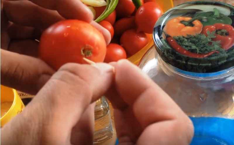 Мариновані помідори на зиму: дуже смачні рецепти в банках