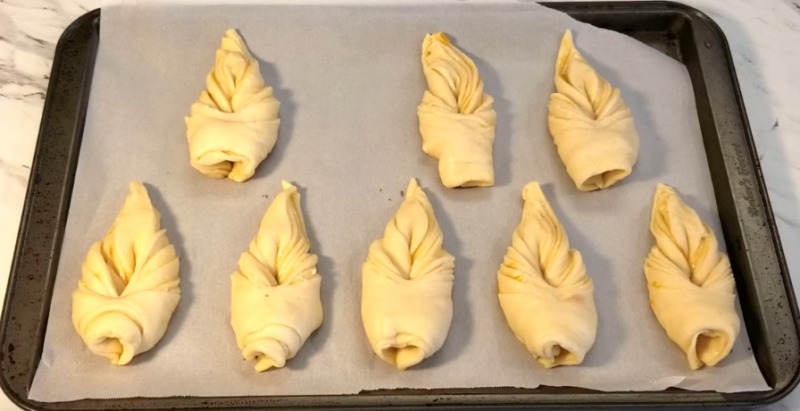Булочки з дріжджового тіста в духовці — 8 покрокових рецептів дріжджовий випічки