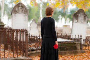 Народні прикмети, повязані з похороном – що потрібно і чого не можна робити, як правильно себе вести