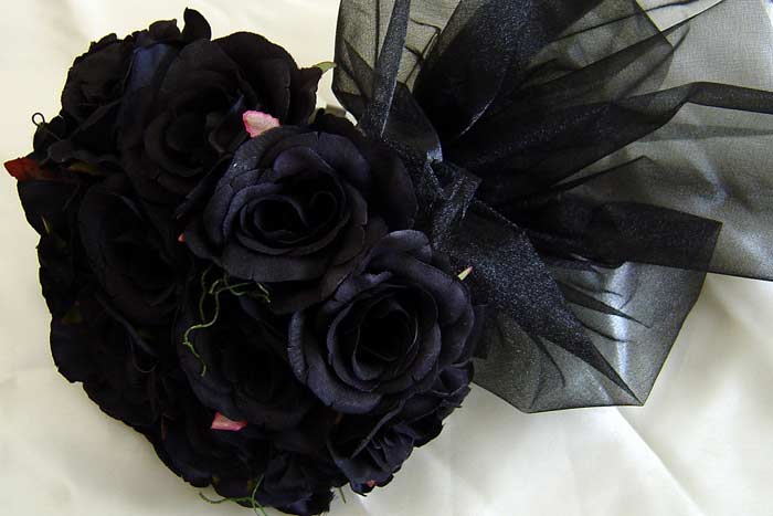 Що означає чорна троянда, до чого її дарують дівчині