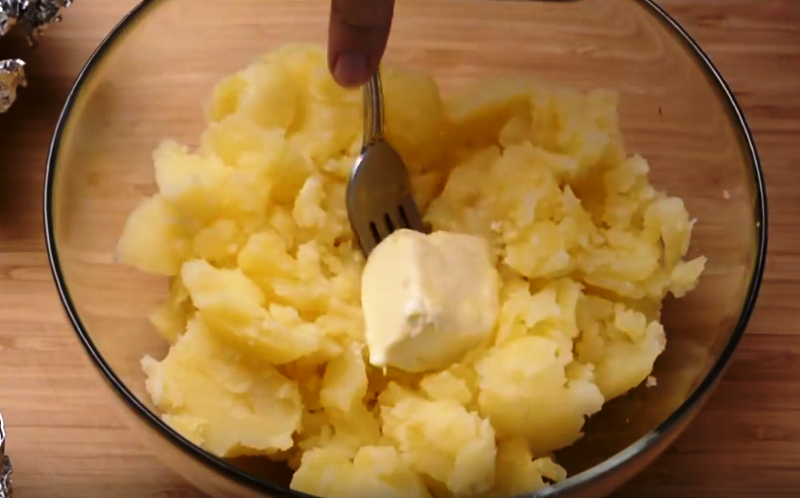 Фарширована картопля в духовці. 6 рецептів запікання картоплі