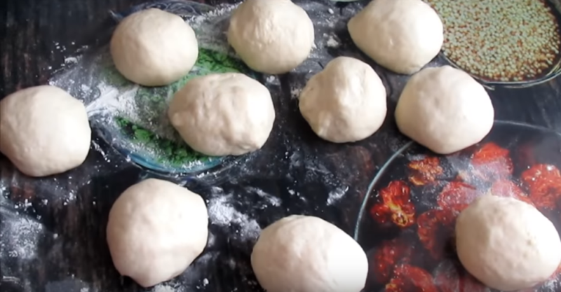 Булочки з дріжджового тіста в духовці — 8 покрокових рецептів дріжджовий випічки