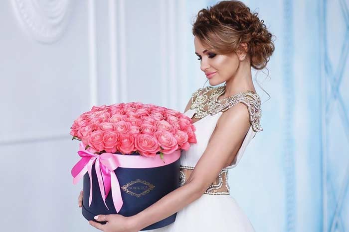 До чого дарують рожеві троянди, що означають квіти в подарунок дівчині, жінці від чоловіка