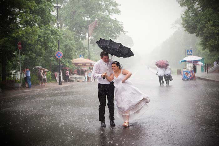 Прикмета дощ на весілля: якщо йде в цей день, що означає сонце