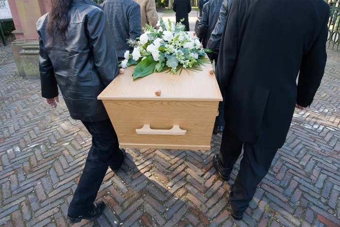 Прикмети на похороні: що можна і не можна робити під час і після похорону