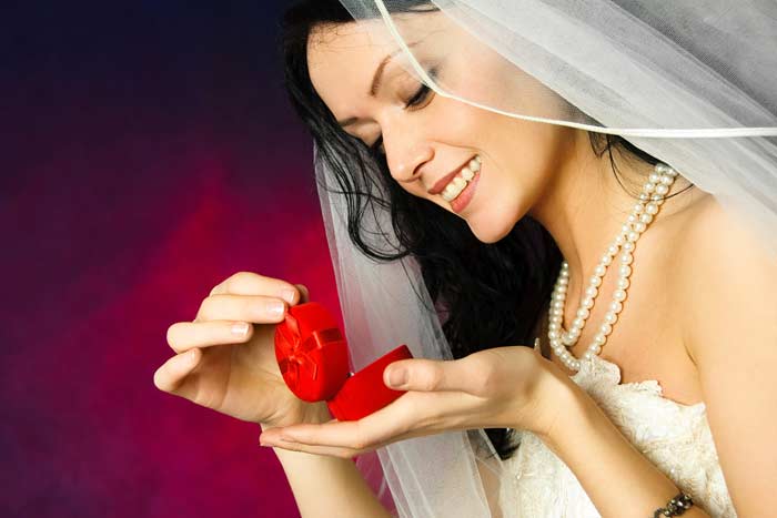 Прикмети на заміжжя: щоб швидко вийти заміж для незаміжніх дівчат, якщо довго не виходить