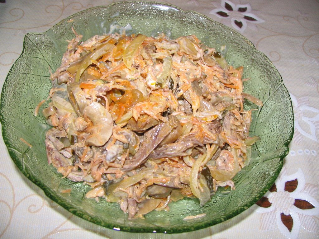 Салат мисливський з куркою і грибами   4 листкових рецепти з фото + відео
