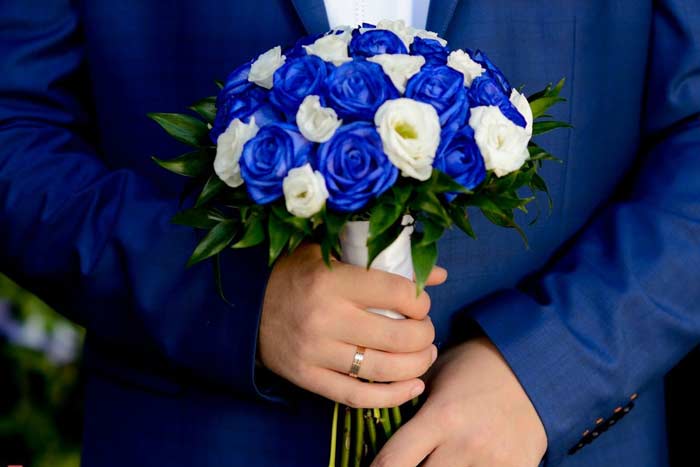 Значення синіх троянд: до чого їх дарують дівчині, що вони символізують