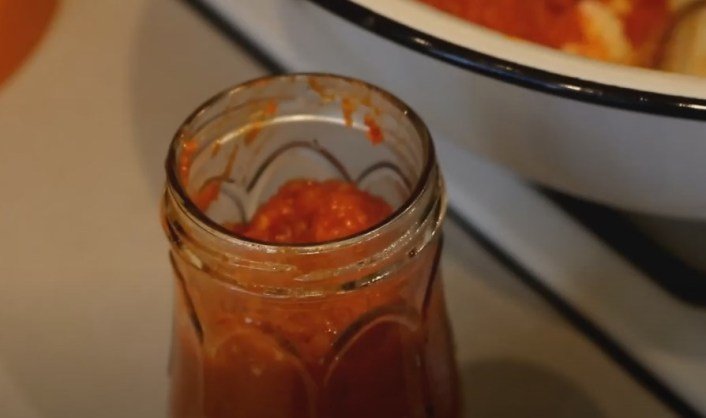 Аджика з помідорів на зиму   кращі рецепти пальчики оближеш