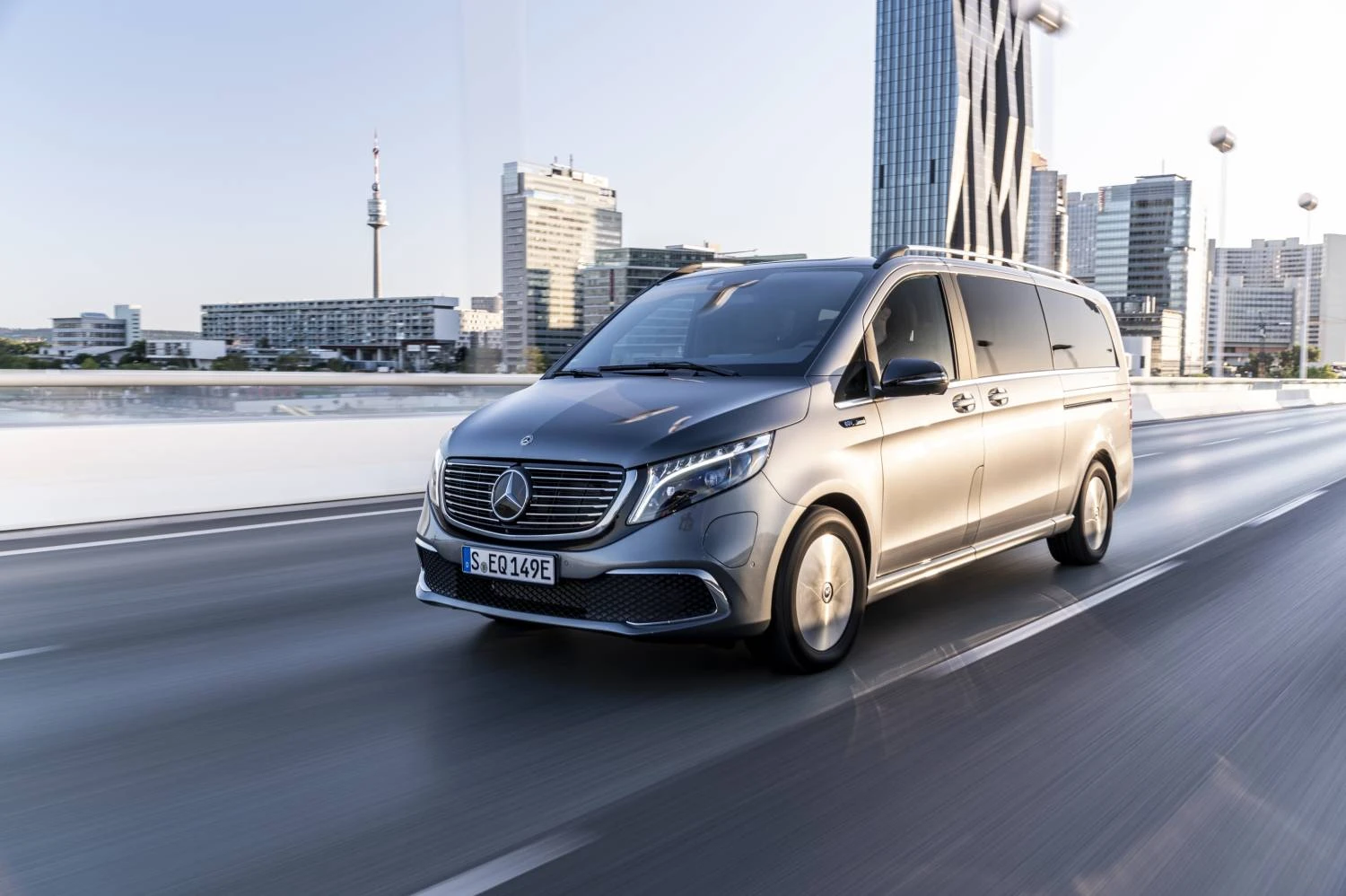 Mercedes Benz EQV: електричний мінівен для сім’ї та бізнесу
