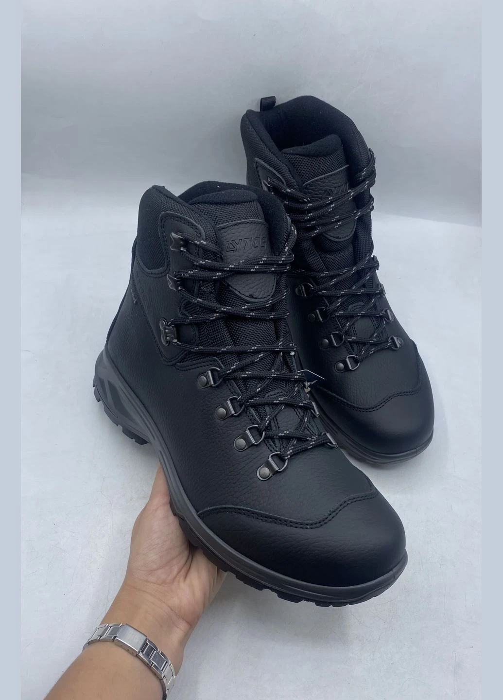 Чоловічі черевики на Kasta – стильний дует від класики до мілітарі Чоловічі черевики на Kasta – стильний дует від класики до мілітарі