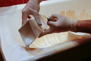 Чим очистити ванну в домашніх умовах – доводимо до блиску