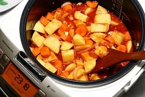 Тушковане мясо в мультиварці: покроковий кулінарний рецепт