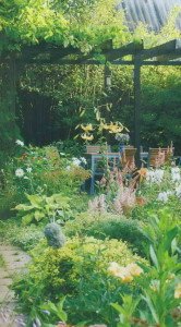Варіант створення саду з штучним струмком