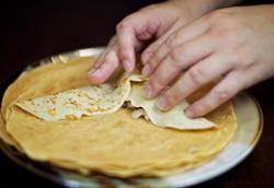 Млинці в мультиварці: покроковий кулінарний рецепт