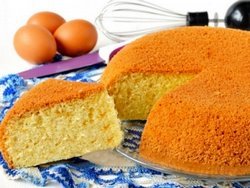 Як приготувати повітряний бісквіт (відео, рецепт)
