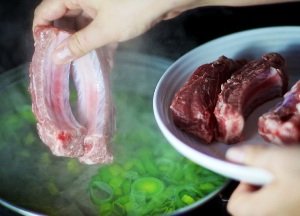 Свинячі ребра в мультиварці: покроковий кулінарний рецепт