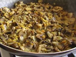 Салат з куркою і ананасами фото рецепт