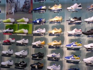 Як відрізнити оригінальні кросівки Nike від підробки