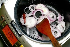 Тушковане мясо в мультиварці: покроковий кулінарний рецепт