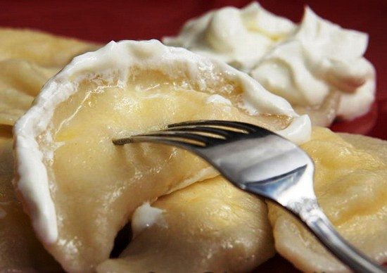 Вареники з сиром по українськи: покроковий кулінарний рецепт