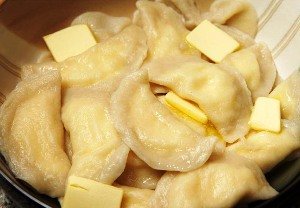 Вареники з сиром по українськи: покроковий кулінарний рецепт