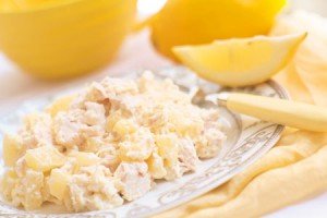 Салат з куркою і ананасами фото рецепт