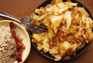 Рецепт тушкованої капусти в мультиварці: покроковий кулінарний рецепт