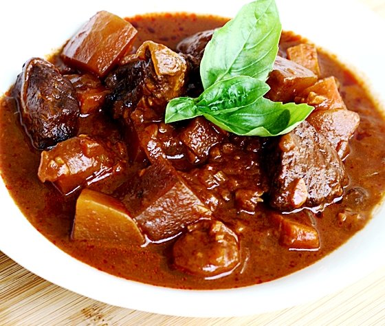 Тушковане мясо в мультиварці: покроковий кулінарний рецепт