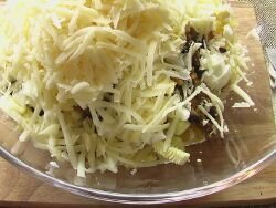 Салат з куркою і ананасами фото рецепт