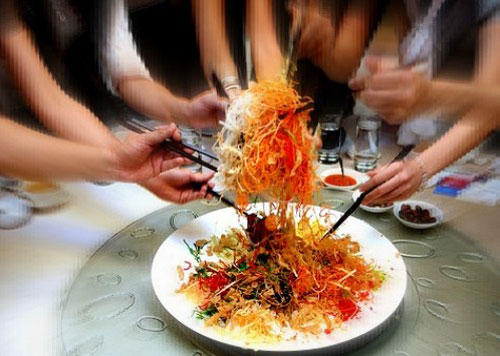 Салат з сирої риби Yee Sang на Новий рік