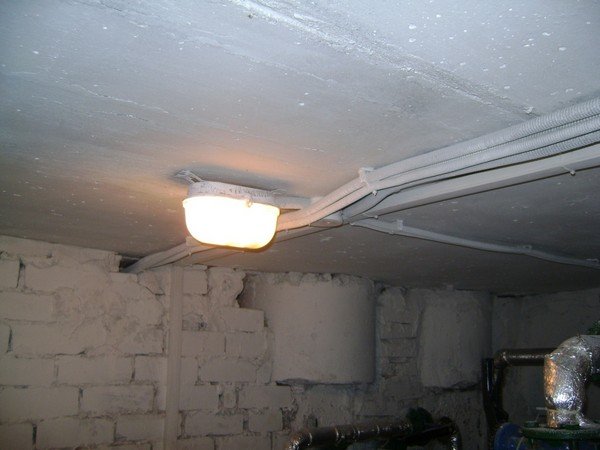 Освітлення в гаражі: правильний підхід до справи