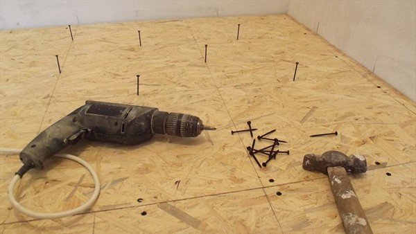 Як вирівняти підлогу: технології, що дозволяють продовжити життя старому основи