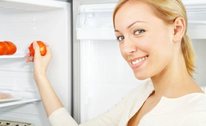 Прибираємо запах в холодильнику ефективними засобами