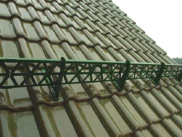 Снігозатримувач для металочерепиці: трубчасті, гратчасті. Як їх ставити