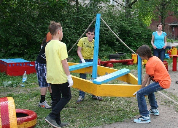 Дитячий майданчик на дачі своїми руками: як вибрати конструкцію і матеріал