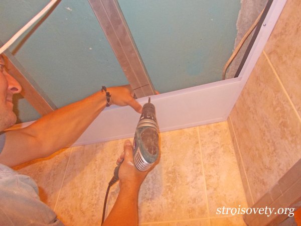 Монтаж пластиковых панелей на потолок своими руками 