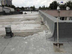 Технологія ремонту плоскої покрівлі: взимку, експлуатованої, виробничих будівель